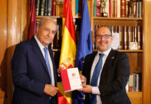 El presidente del Consejo Consultivo entrega la Memoria Anual al presidente de las Cortes regionales