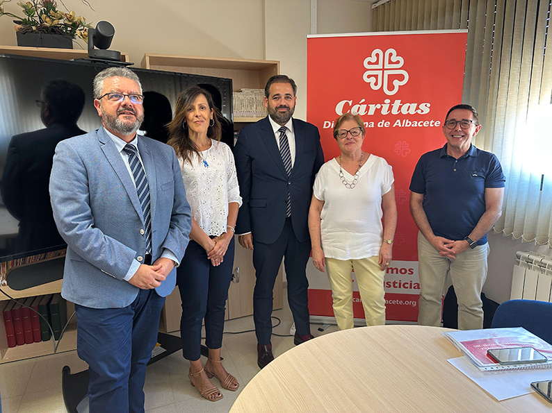 Núñez alerta de la situación “dramática” de Castilla-La Mancha con altos impuestos, bajos salarios y 182.000 personas en pobreza severa