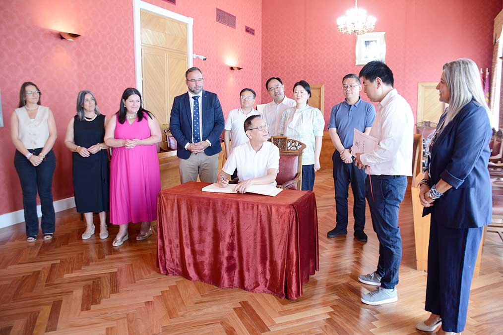 Tomelloso recibe a una delegación de la provincia china de Hubei para estrechar lazos en gestión municipal y recursos humanos