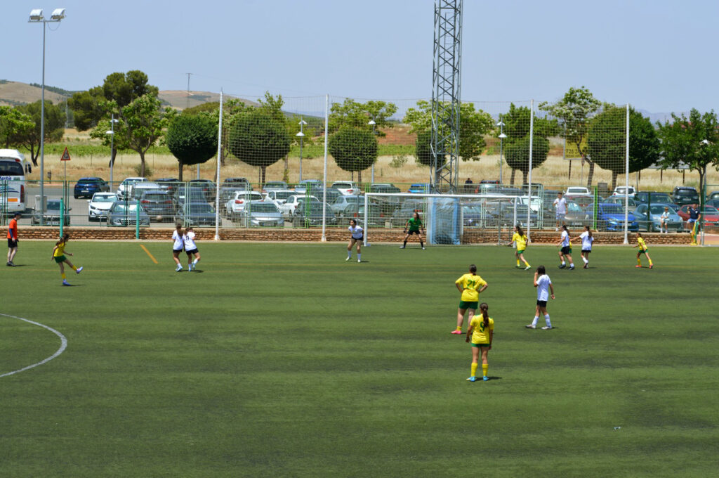 tomelloso se lleva tornedo atletico valdepenas 10