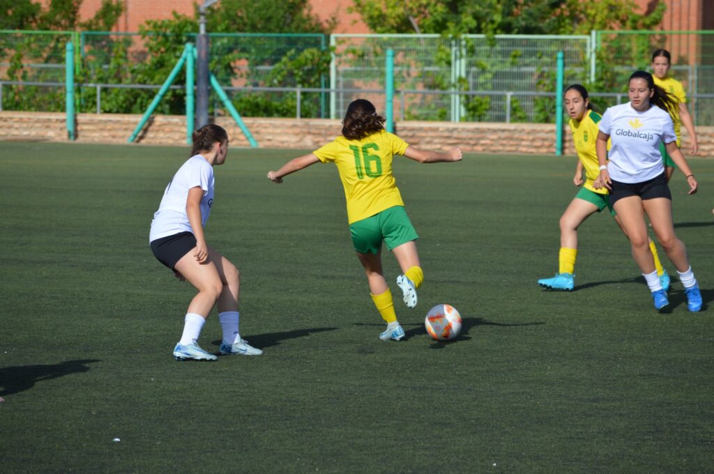 tomelloso se lleva tornedo atletico valdepenas 14