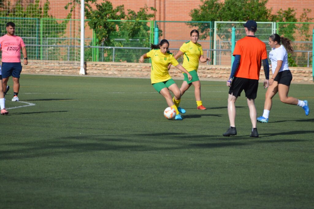 tomelloso se lleva tornedo atletico valdepenas 15