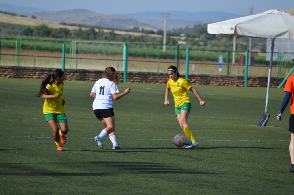 tomelloso se lleva tornedo atletico valdepenas 16