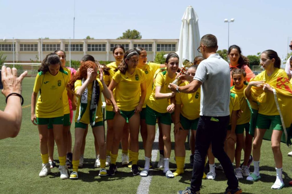 tomelloso se lleva tornedo atletico valdepenas 23
