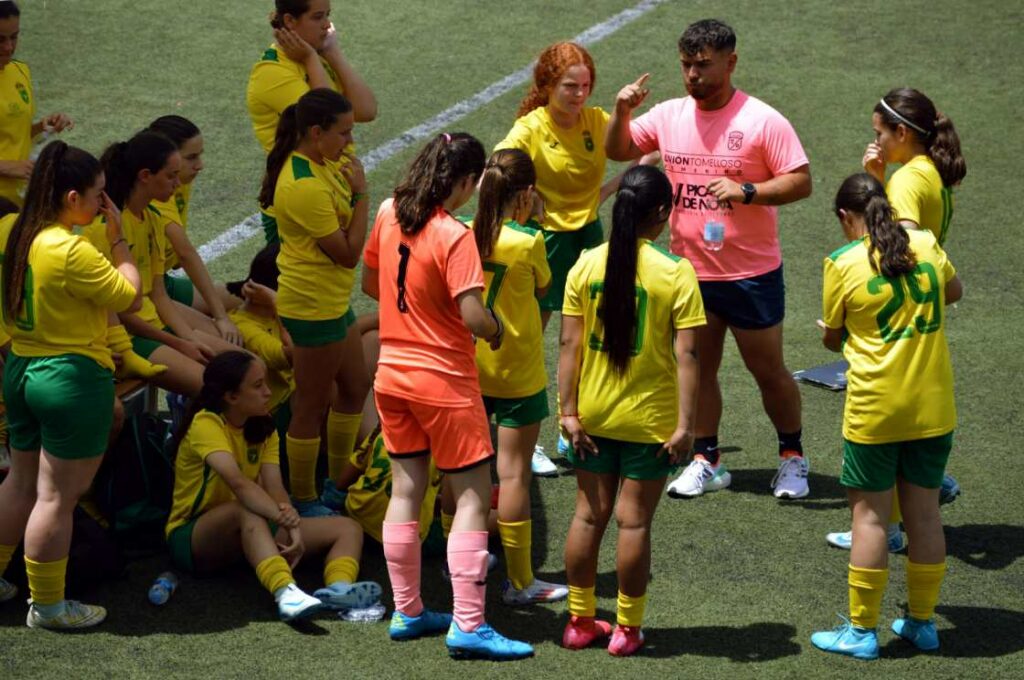 tomelloso se lleva tornedo atletico valdepenas 4