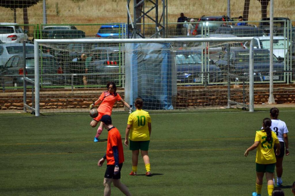 tomelloso se lleva tornedo atletico valdepenas 6