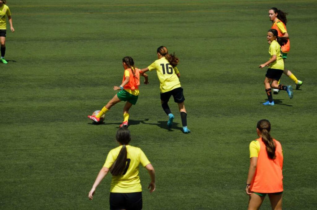 tomelloso se lleva tornedo atletico valdepenas 8