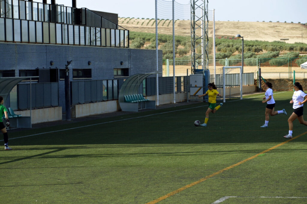 tomelloso se lleva tornedo atletico valdepenas 9
