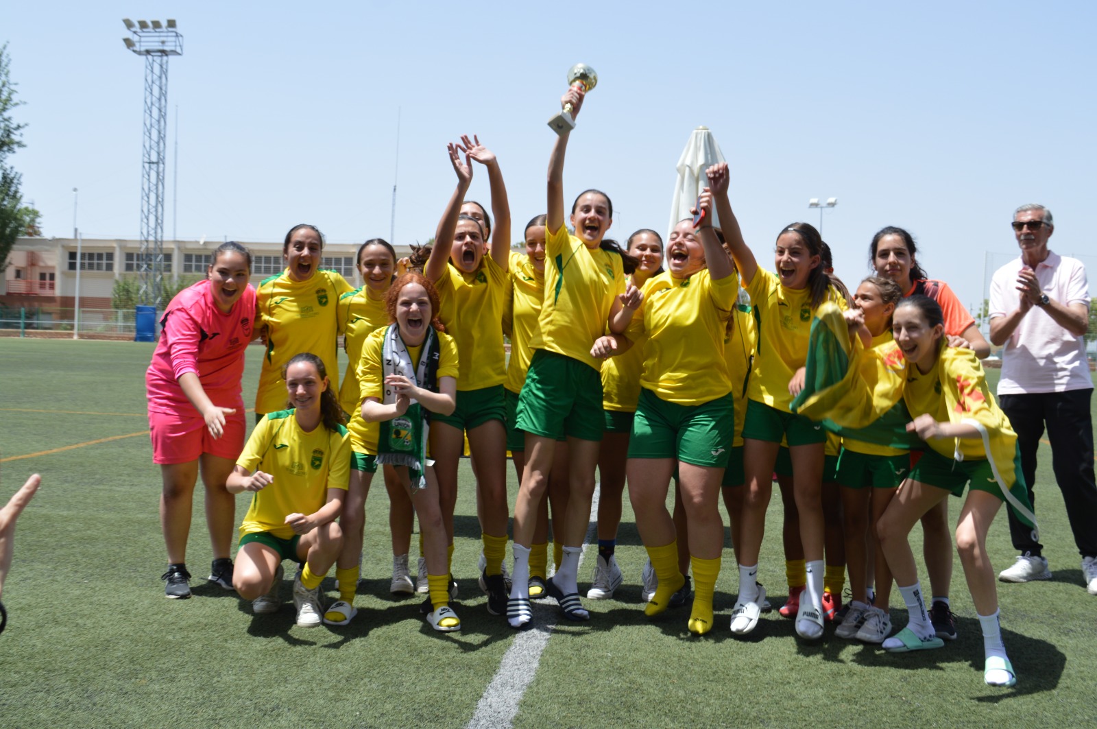 Jugadoras de la Escuela de Fútbol y del Unión Tomelloso se llevan el II Torneo Atlético Valdepeñas