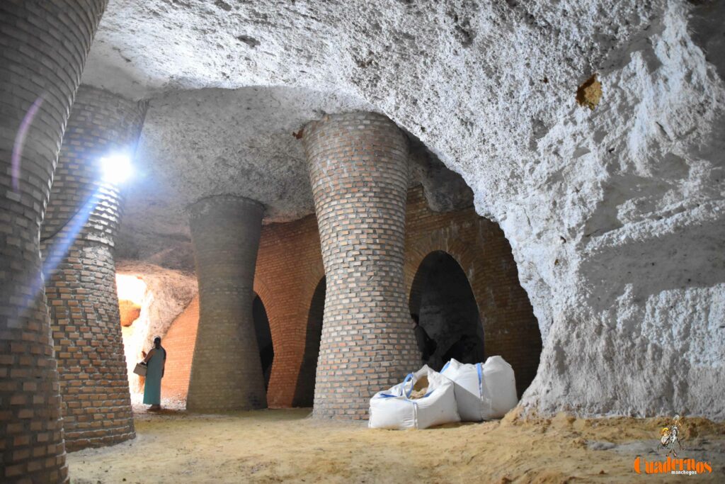 07proyecto de estabilizacion del sistema de cuevas antropicas urbanas en tomelloso reconocido con el prestigioso premio profesion 07