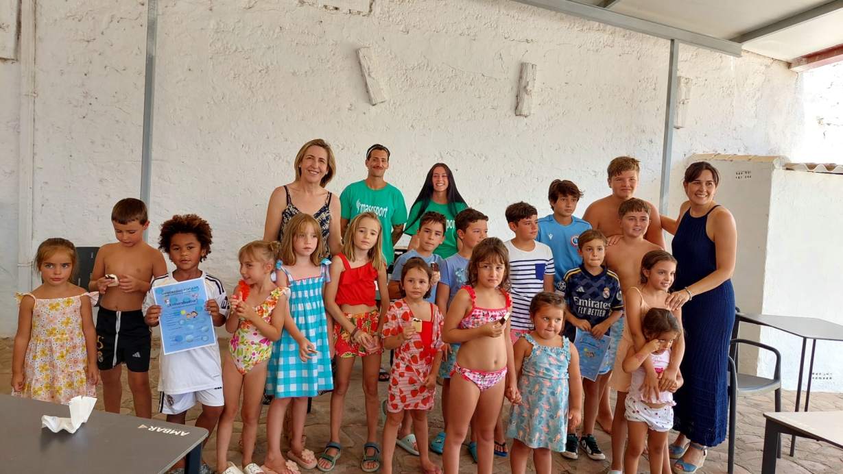 La Universidad Popular de Calzada de Calatrava clausura la primera quincena de la Escuela de Natación y entrega los diplomas