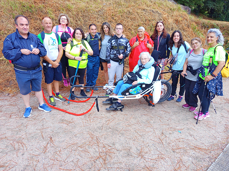 La voluntaria de AFAS, Adoración Mendoza, se convierte en ejemplo de compromiso y recorrerá el Camino de Santiago en una silla adaptada