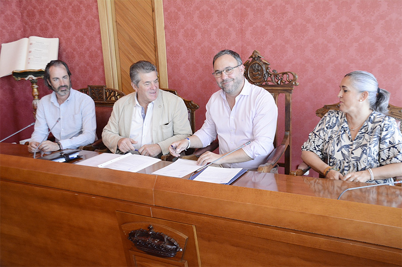 El Ayuntamiento de Tomelloso y la Asociación Española Contra el Cáncer firman un convenio de colaboración