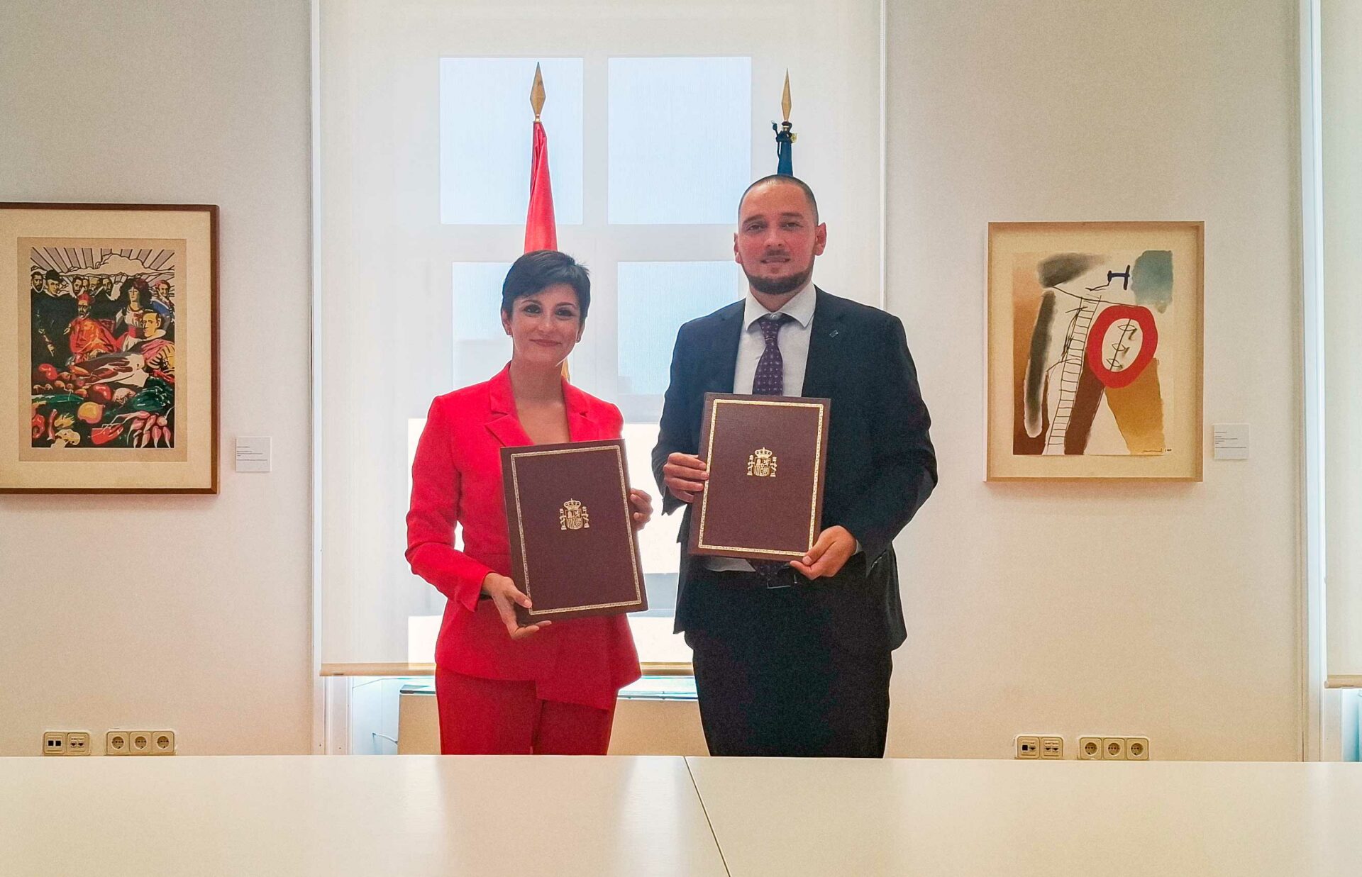 Isabel Rodríguez y Sergio Marín, alcalde de Letur, firman una ayuda de 126.583€ para actualizar la agenda urbana del municipio tras la DANA