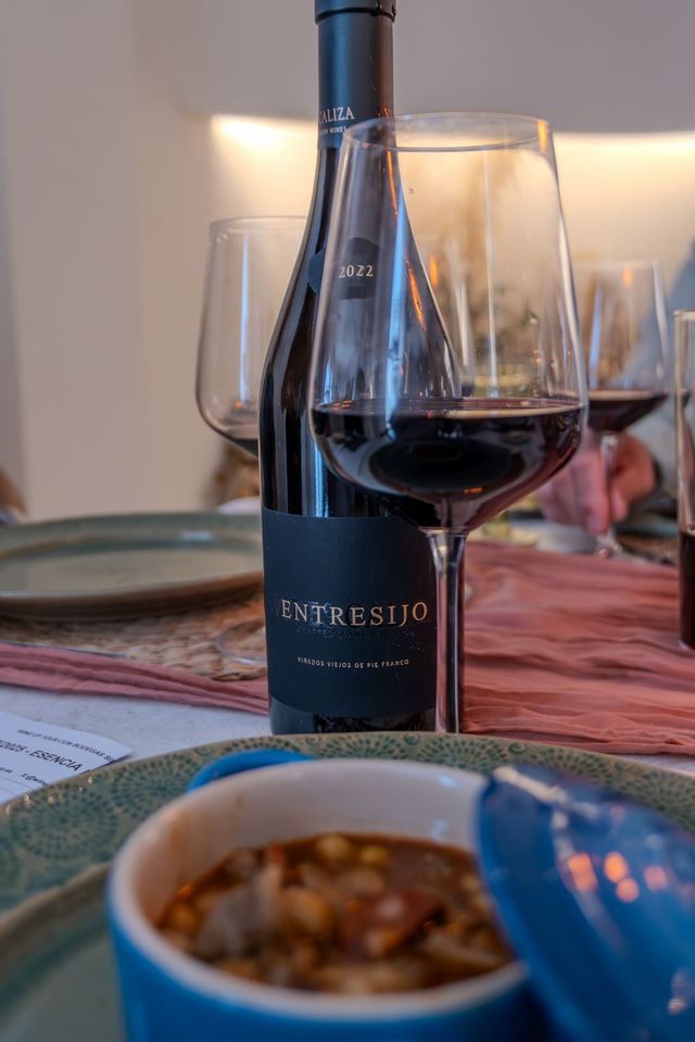 esencia by morales 22