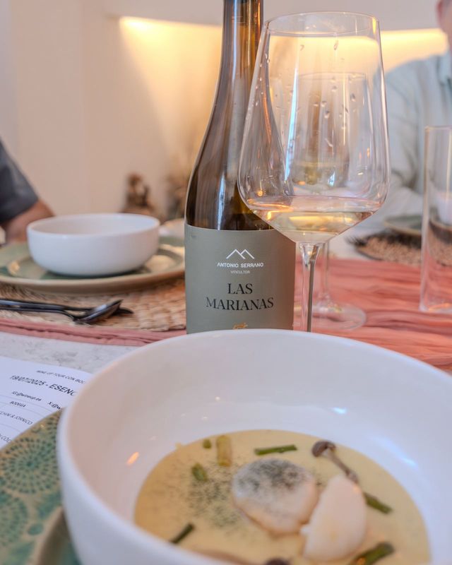 esencia by morales 27