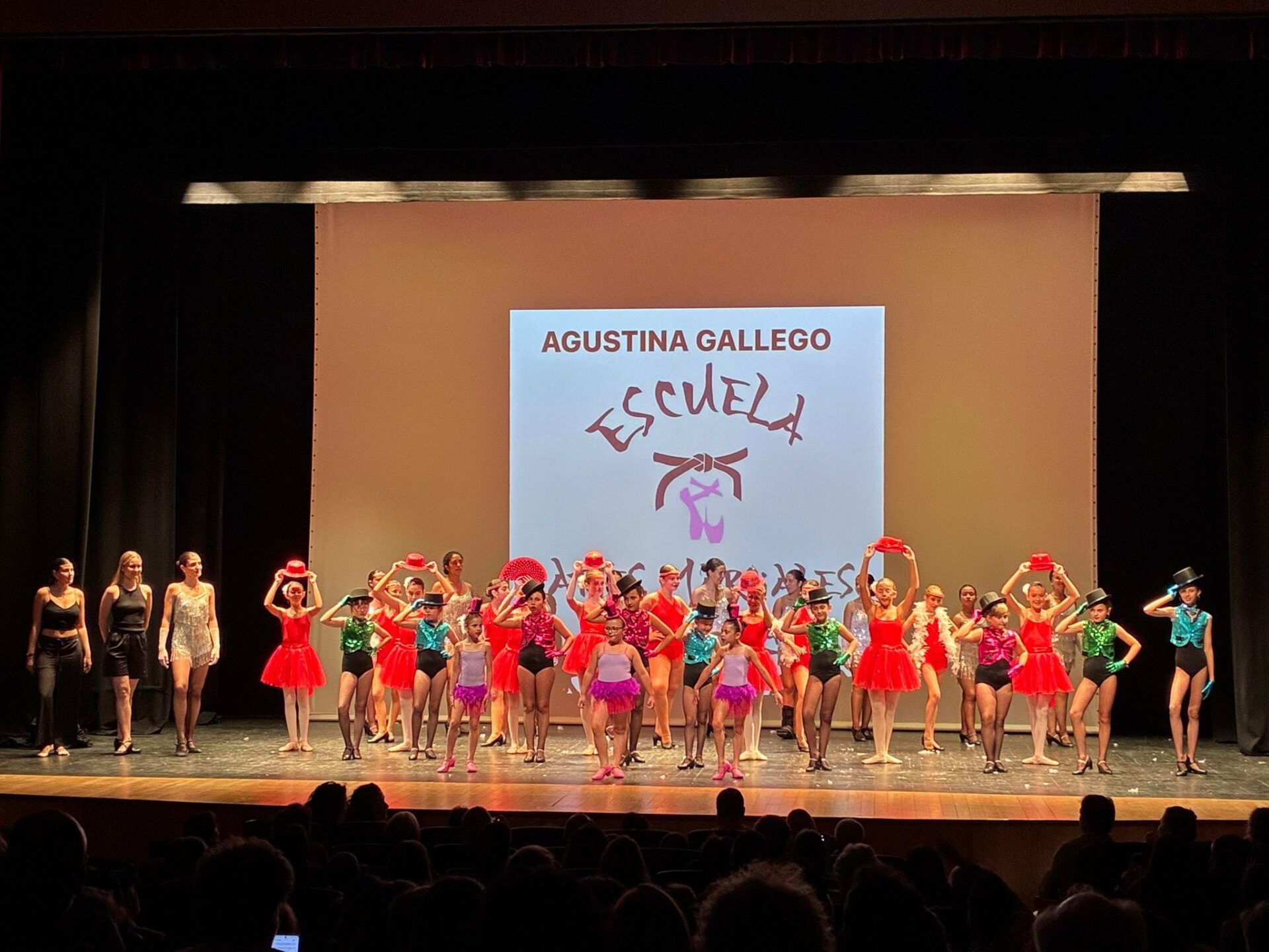 Espectaculares coreografías de danza cautivaron al público del Marcelo Grande en la Gala Fin de Curso de la Escuela De Artes Marciales Y Danza de Tomelloso