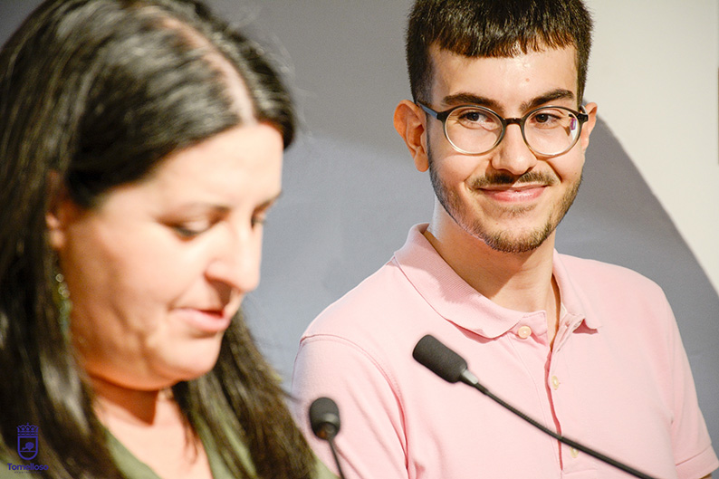 Inaugurada la exposición “Mamá quiero ser artista” del joven tomellosero José Luis Novillo
