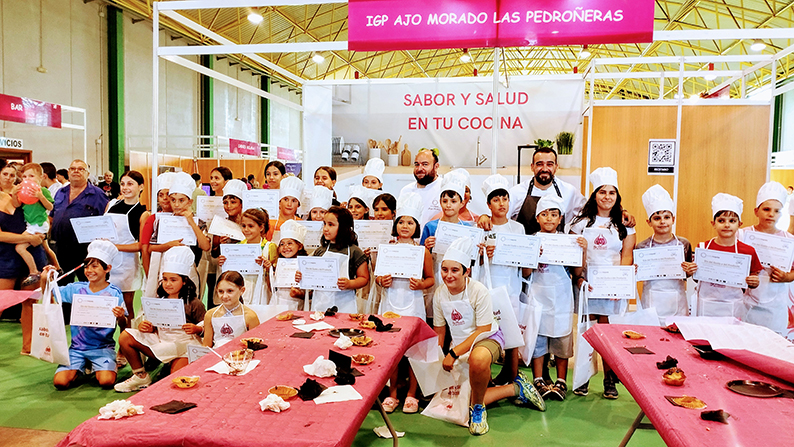 Los jóvenes demostraron en el ‘Master Ajo Junior’ el buen trabajo y la pasión en la elaboración de las recetas de los chefs Atienza y Susinos
