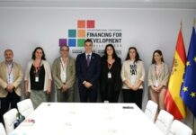 Organizaciones de la sociedad civil se han reunido hoy con Pedro Sánchez para exigir una reforma del sistema financiero global