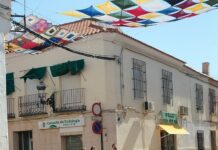 Con el verano vuelven los famosos toldos de ganchillo a Herencia