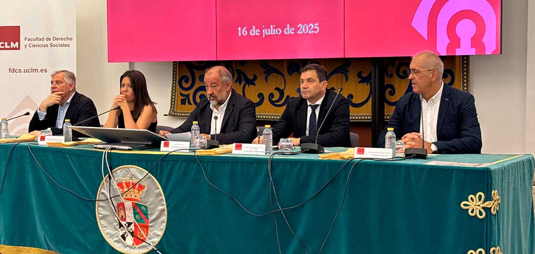 Valverde garantiza la financiación de la Cátedra de Discapacidad hasta el final de la legislatura en la graduación de 15 alumnos de la II Promoción del Título Incluye-Inserta