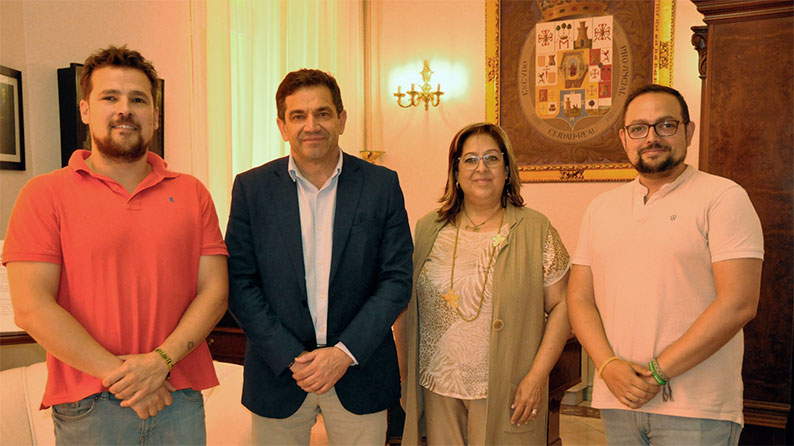 Valverde pone en valor el Tercer Sector en una reunión con la Asociación ELA-CLM Adelante y VívELA de Ciudad Real