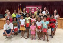 El Ayuntamiento de Villacañas da la bienvenida a siete niños saharauis que pasarán el verano con sus familias de acogida en la ciudad