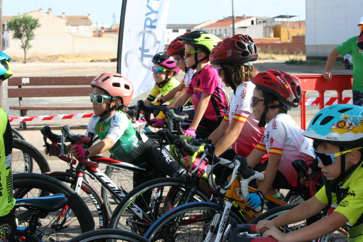 El público disfrutó de un auténtico espectáculo ciclista con velocidades de vértigo en el Trofeo Torytrans de Almagro
