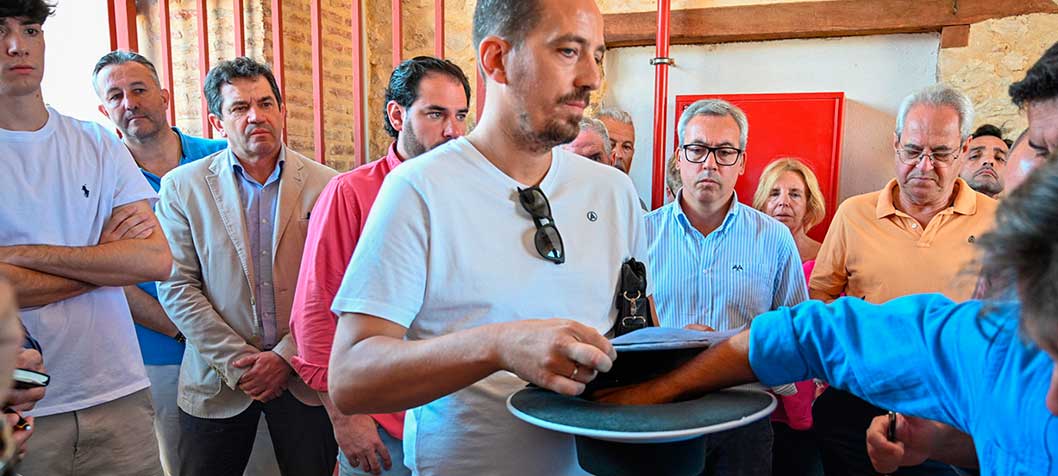 Valverde muestra su apoyo a los toreros de la provincia