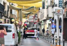 Caída de un toldo en la calle Belén de Tomelloso