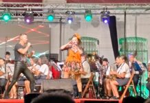 La Plaza de España de Tomelloso se volcó con el concierto “Rebobinando” de la Asociación Musical Santa Cecilia