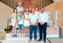 La asociación CREAN y los niños ucranianos acogidos por familias tomelloseras visitan el consistorio manchego