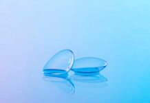 Cómo evitar infecciones oculares por el uso de lentillas en la piscina