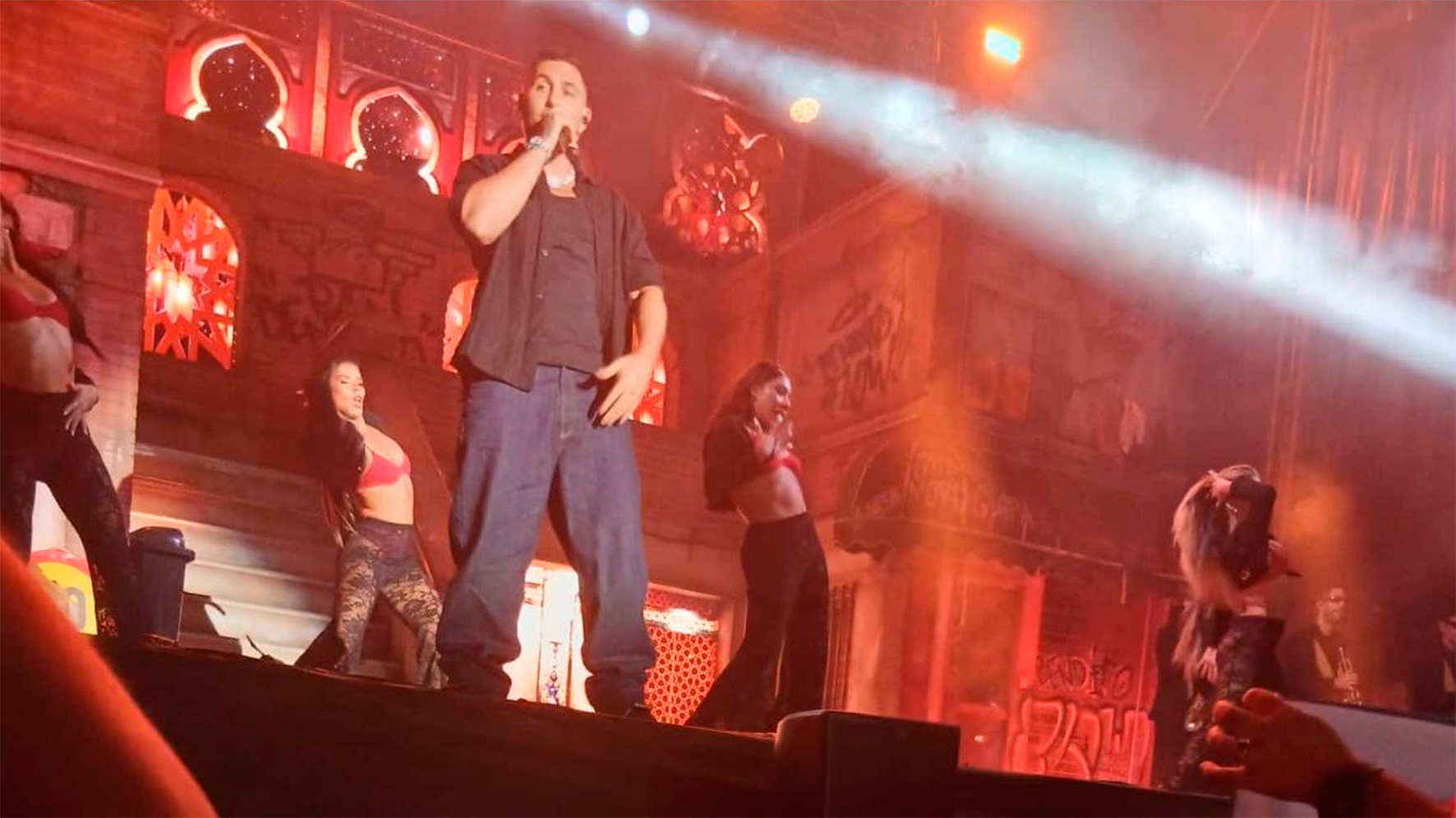 Omar Montes brilla con luz propia en Tomelloso: 2.000 personas disfrutan de su concierto en la Feria y Fiestas 2025