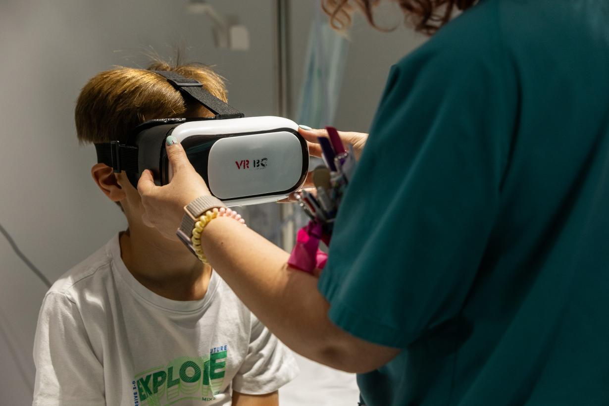 El uso de gafas de realidad virtual reduce la ansiedad infantil en urgencias del Hospital de Guadalajara