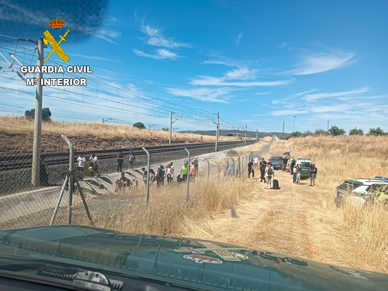 La Guardia Civil de Ciudad Real auxilia a todos los pasajeros del tren AVE cuyo último vagón salió ardiendo