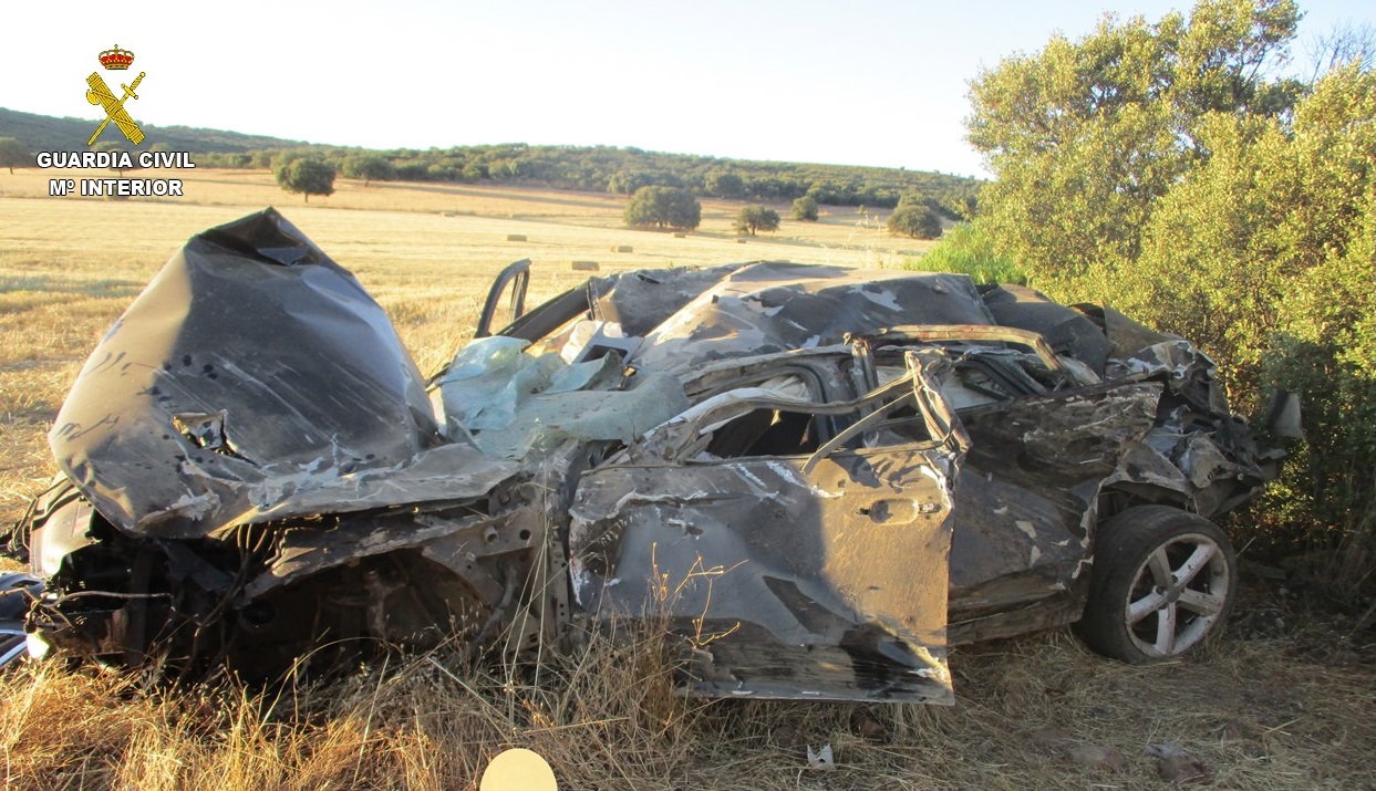 Investiga un conductor de un vehículo por un delito de homicidio imprudente en siniestro vial y conducción bajo la influencia de drogas