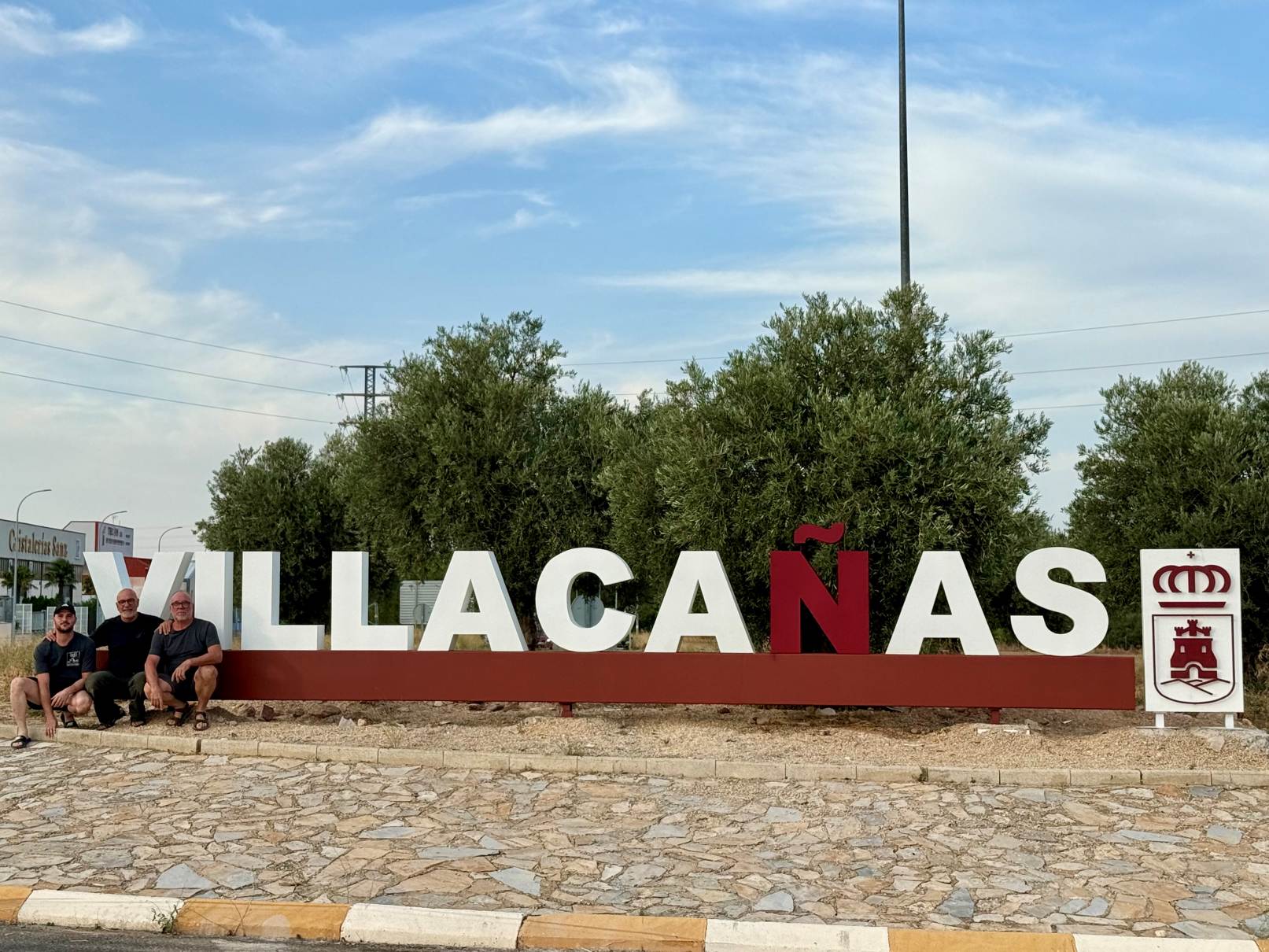 Villacañas estrena letras corpóreas en dos rotondas de acceso como nuevo símbolo de identidad y reclamo turístico