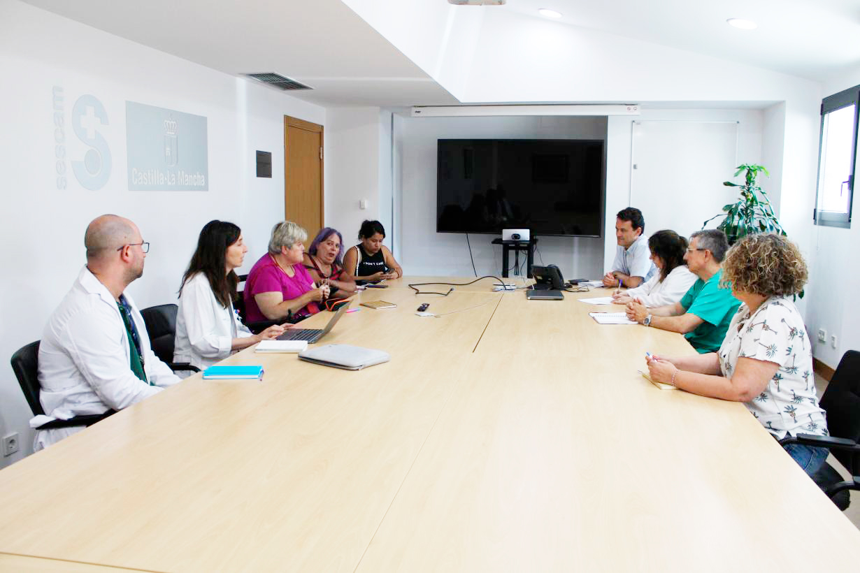 El Hospital General Universitario de Ciudad Real abre líneas de escucha activa con asociaciones ciudadanas para mejorar la atención sanitaria