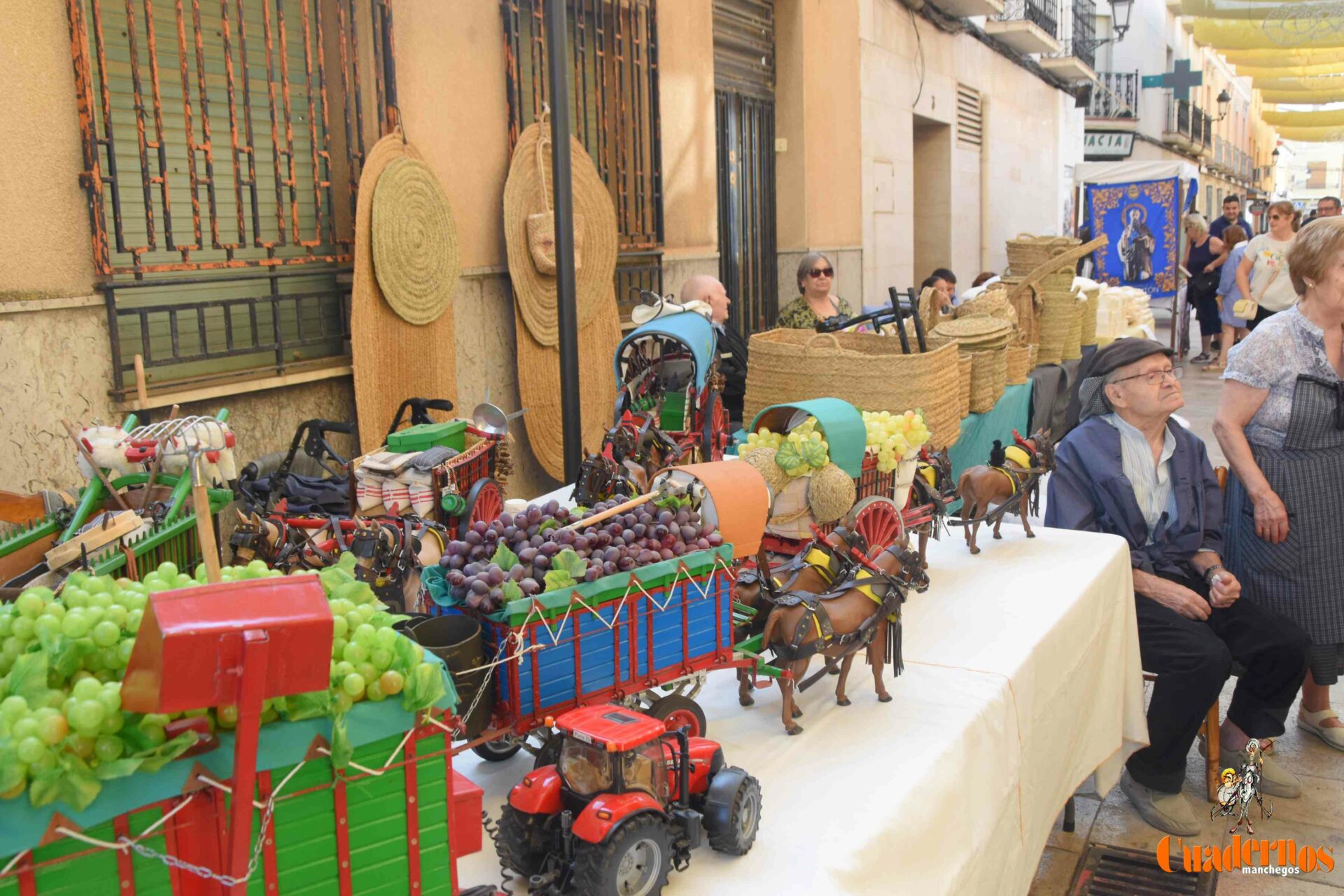 Tomelloso celebra otra edición más de su Mercado Tradicional, con más de 60 puestos y un ambiente único