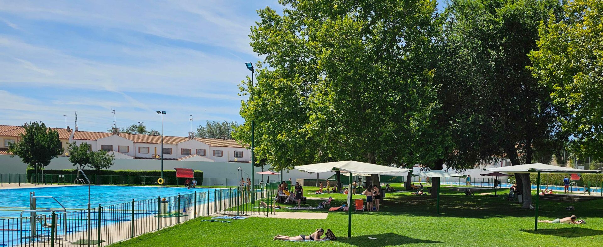 La piscina municipal de verano, un oasis frente a las altas temperaturas