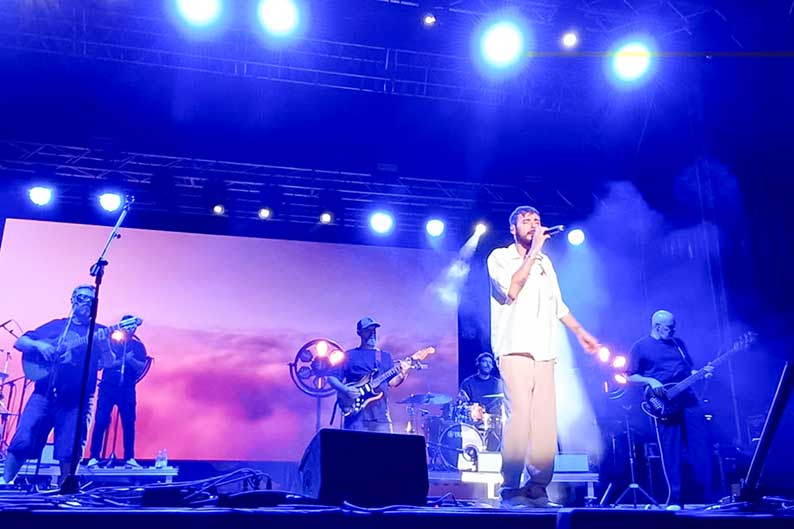 Muchas raíces flamencas y pop actual con Raule y Duende Callejero