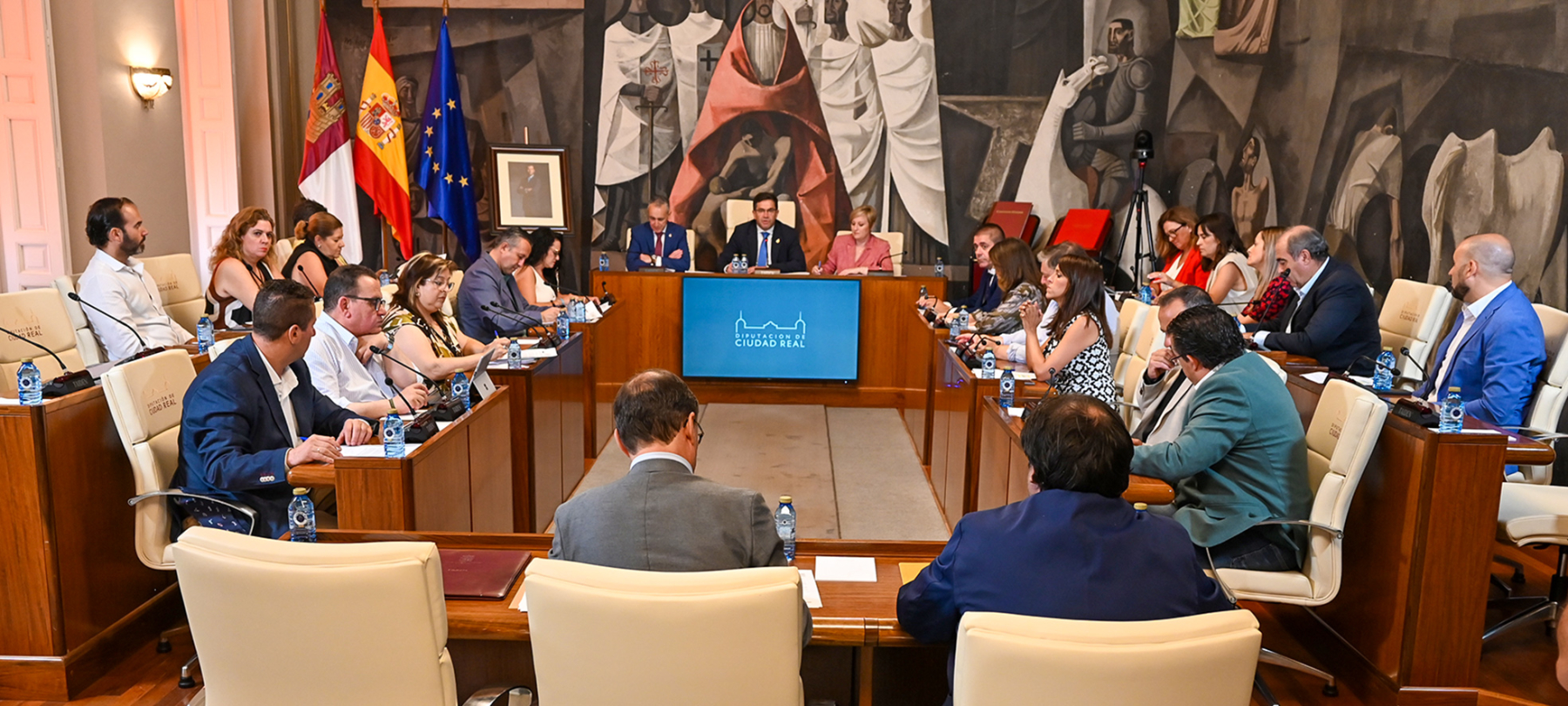 Valverde destaca en el Pleno de la Diputación que seguirán trabajando por mejorar la provincia y ejecutando el presupuesto que ya se encuentra en 80 millones comprometidos de 155