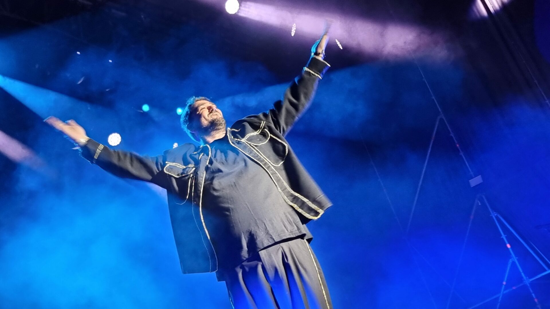 5.000 personas vibran en Valdepeñas con los éxitos de Antonio Orozco