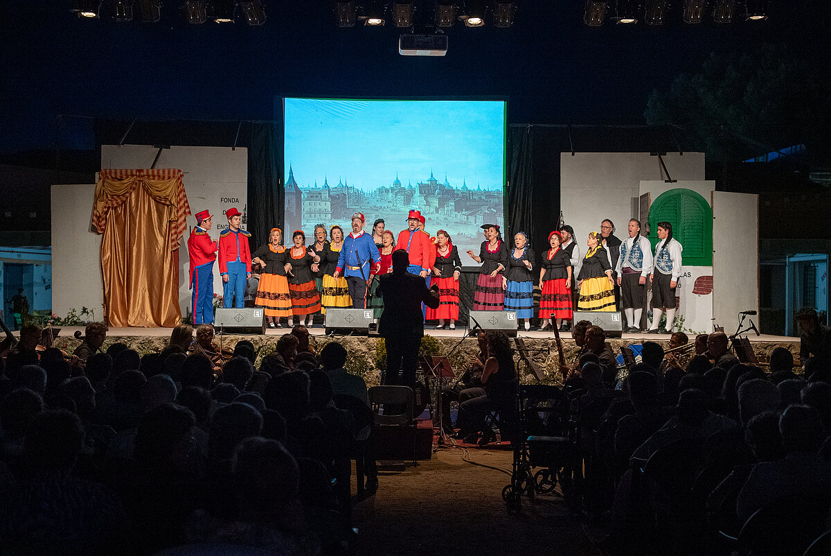 Emoción, Zarzuela y Tradición: La Coral Villa del Alba lleva El Barberillo de Lavapiés a su XV Festival
