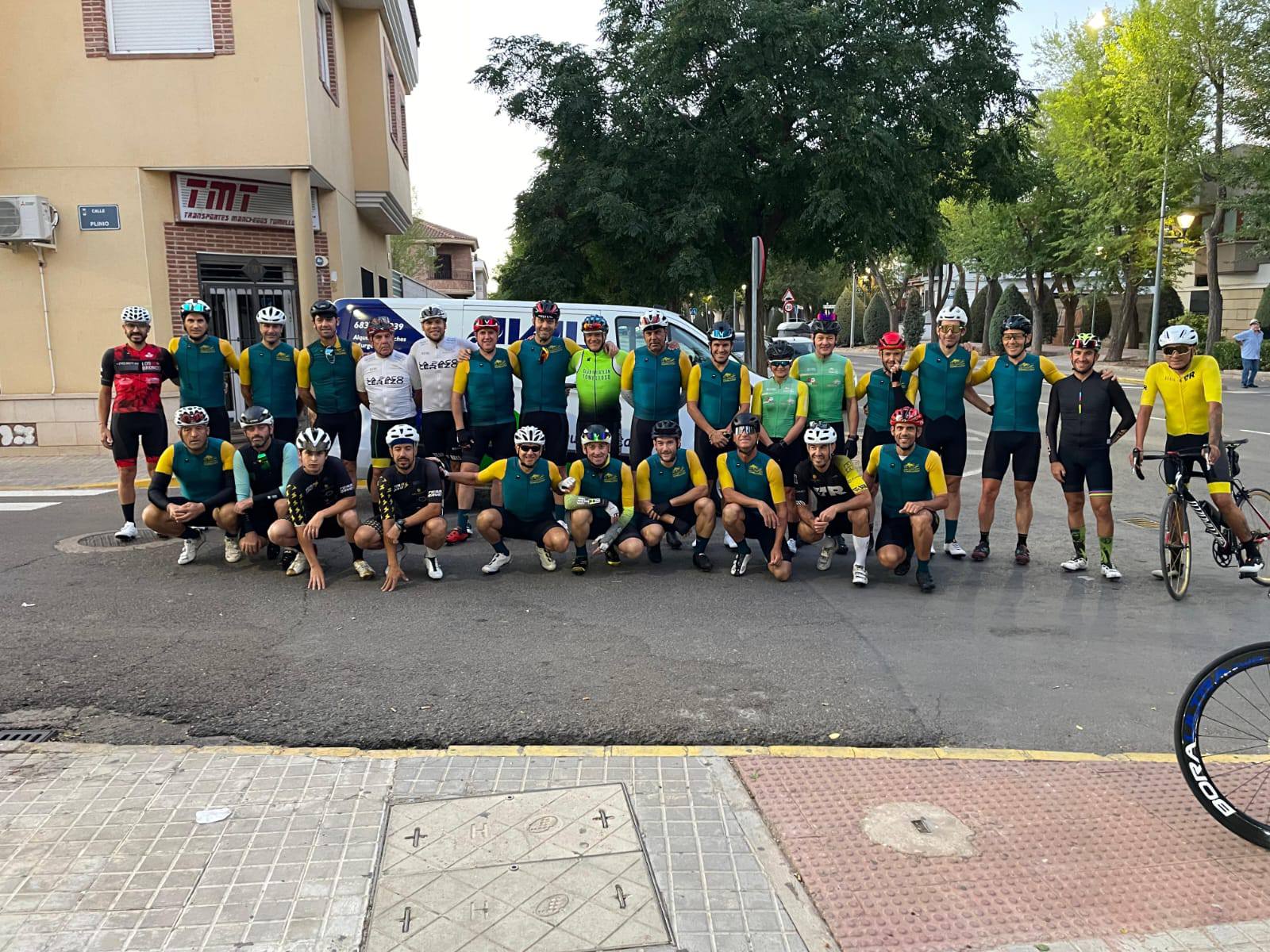 El Club Ciclista Sport Tomelloso renueva su compromiso con la tradición en su ruta al Santuario de la Virgen de Cortes