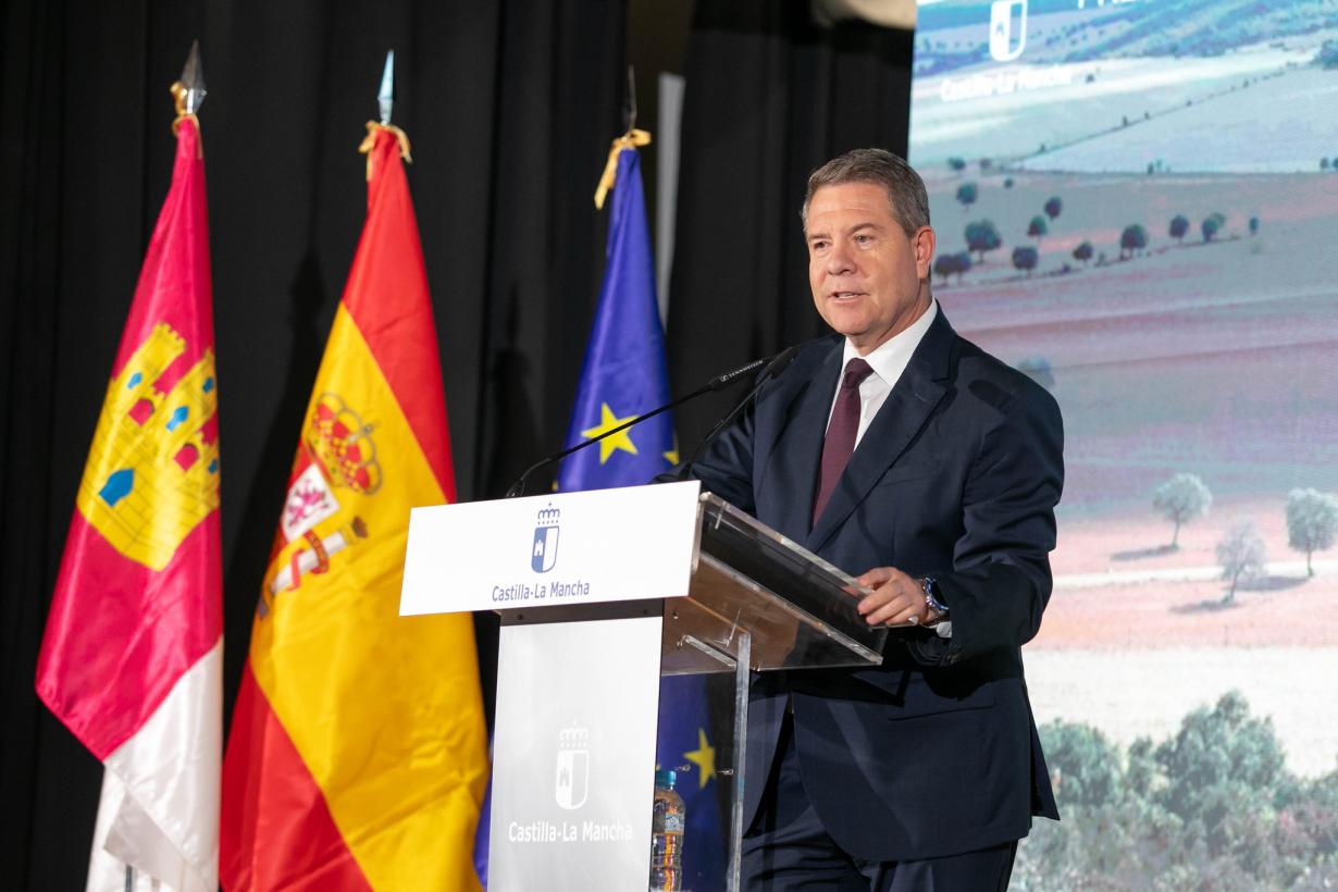 El presidente García-Page anuncia que Castilla-La Mancha acogerá la comisión NAT del Comité Europeo de las regiones en septiembre de 2026