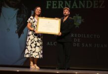 Dani Fernández recibe el nombramiento como Hijo Predilecto de Alcázar de San Juan