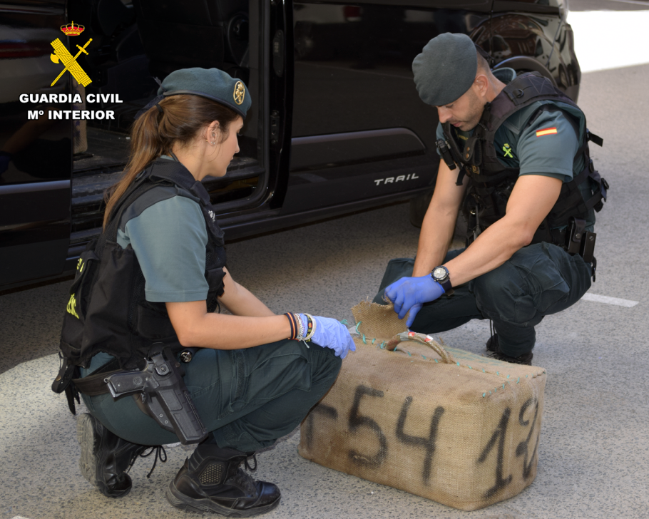 Detenido por llevar en su vehículo siete fardos con 310 kilos de hachís